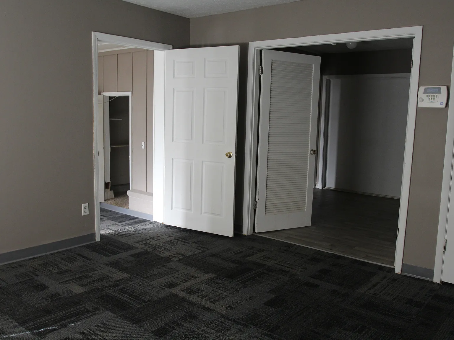 Evergreen Drive 2105* - 1 — Photo 3