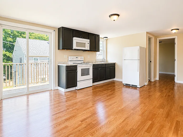 115 N Main St #2B — Photo 2