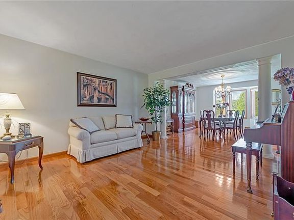 4th image of 11802 Waterford Dr