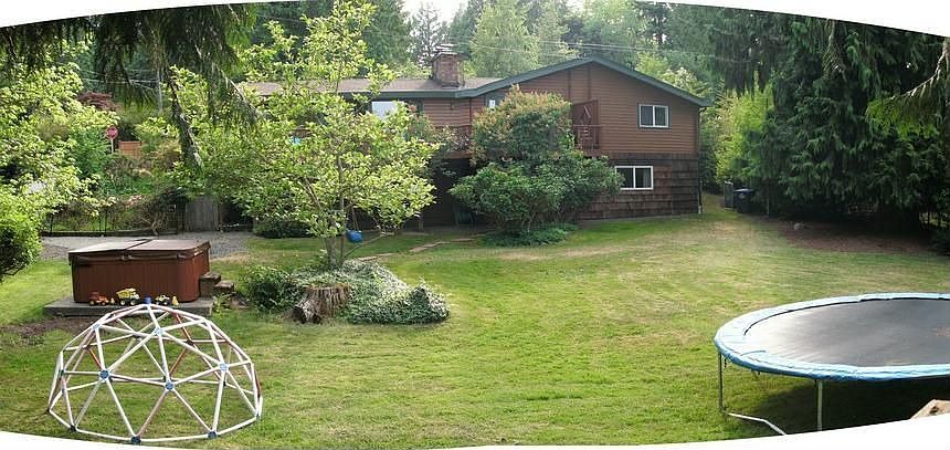 view of the back yard from the treehouse