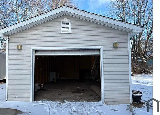 2037 Blades Ave — Photo 9