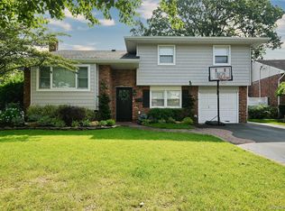 1773 Roland Ave, Wantagh, NY 11793