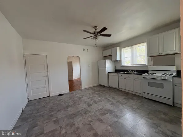 314 W 4th St, Palmyra, NJ 08065