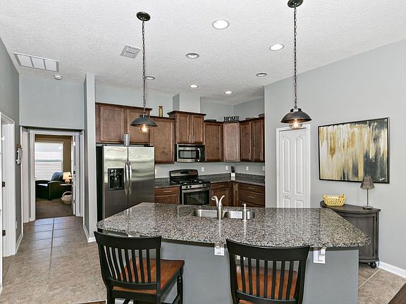 5th image of 68 Wayside Ln
