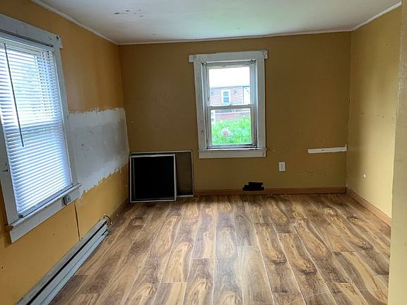 2nd image of 6 Watson St