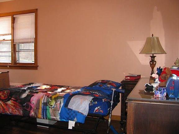 2nd image of 137 Annetta St