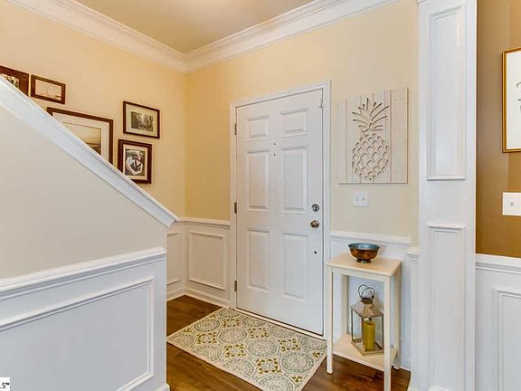 3rd image of 305 Blue Heron Cir