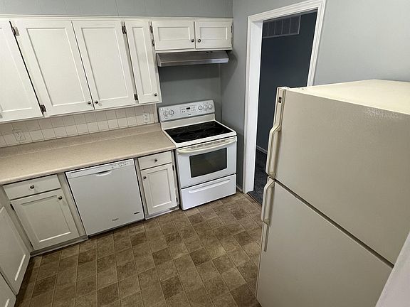 5th image of 16913 E 35th Ter S
