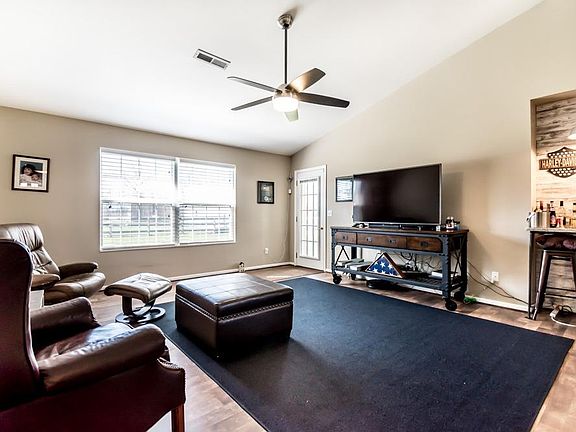 5th image of 8921 Arrowcreek Dr
