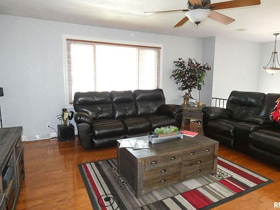 3rd image of 1641 W Devereux Dr
