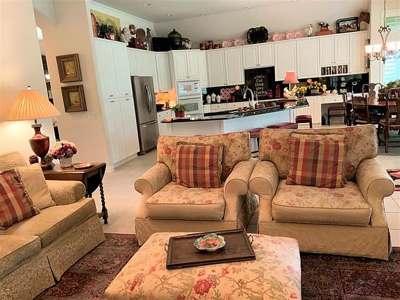 3rd image of 9809 Grandview Dr