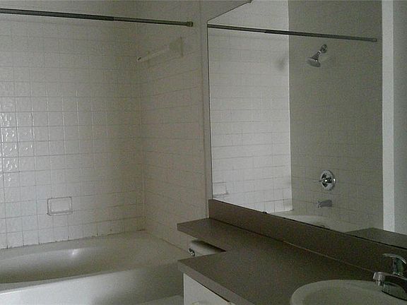 4th image of 5518 Metrowest Blvd Unit 207