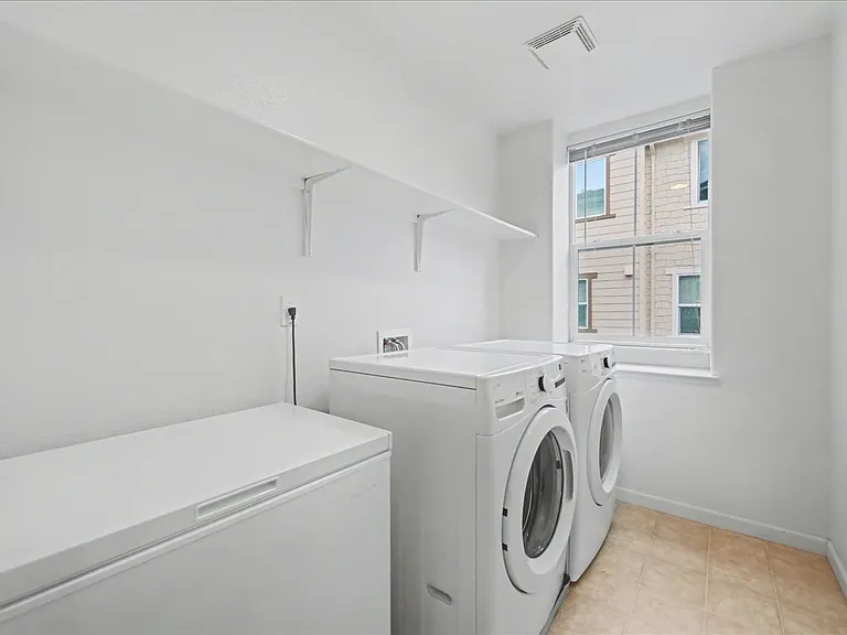 6380 Monterey Way — Photo 14