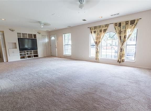 4th image of 1220 Springwood Dr
