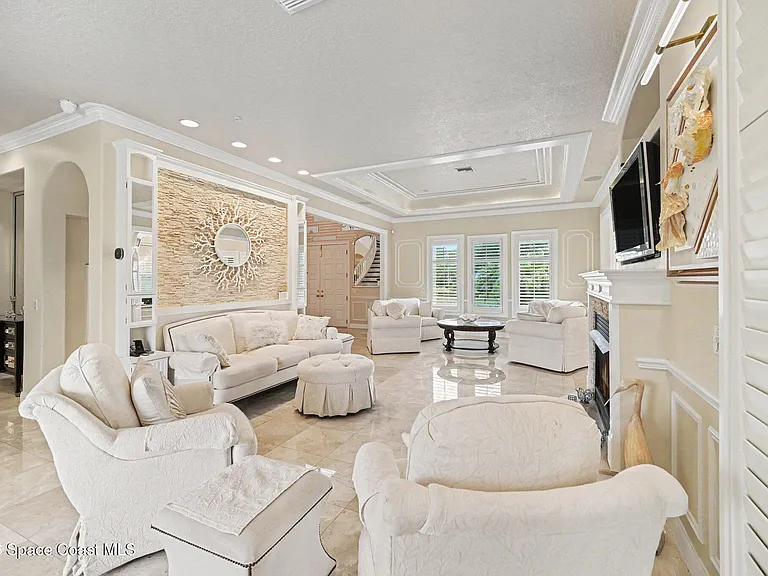 120 Lansing Island Dr — Photo 10