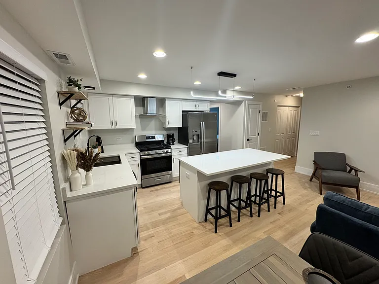 4000 Forest Ave #3 — Photo 3