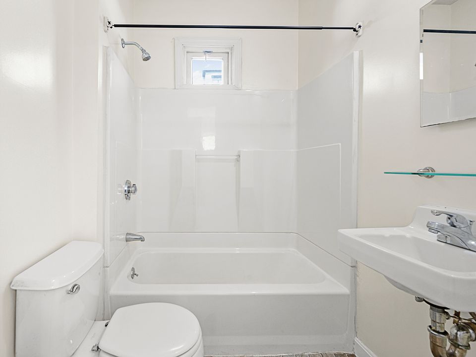 1st image of 8 Richardson St #2A