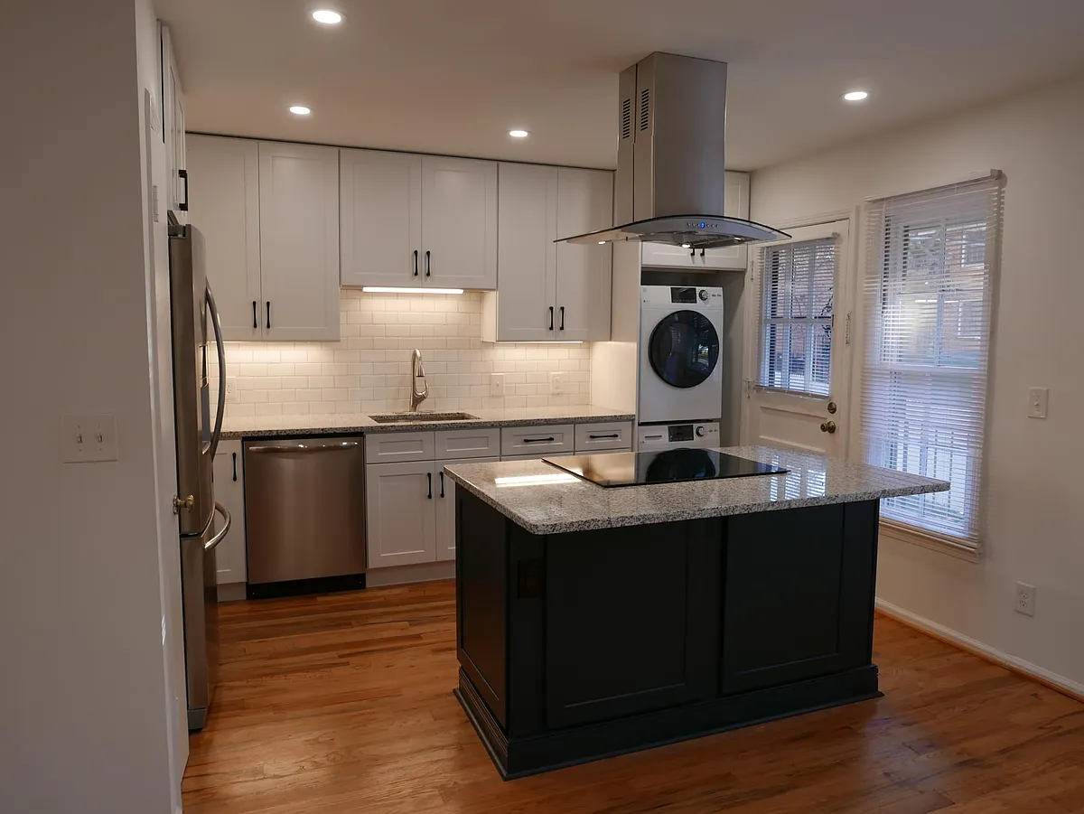 Building Photo - 139 E Hill St #38