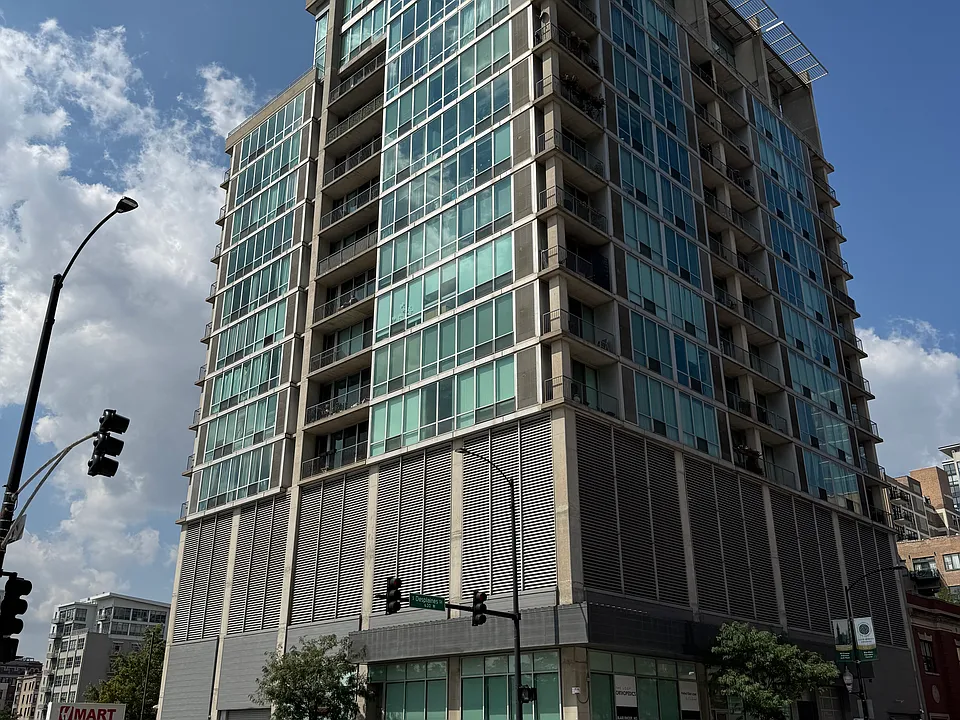 700 W Van Buren St #1401