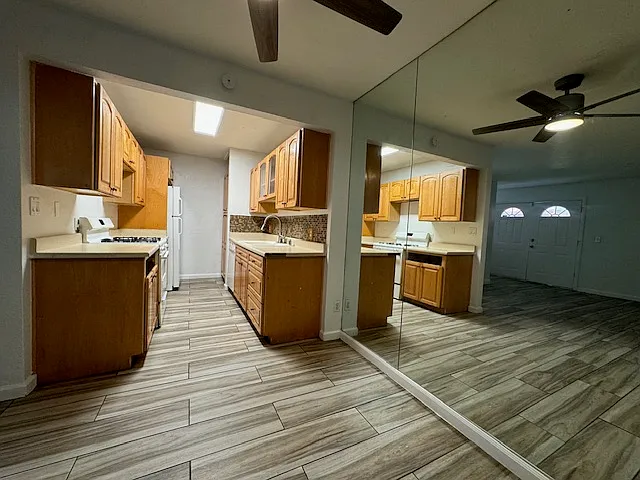 2 bed, 1.5 bath, 924 sqft, $1,250 — Photo 4