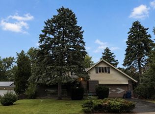 2720 Appletree Ln, Northbrook, IL 60062