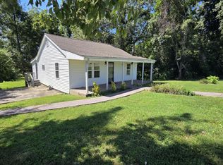 638 E 1st St, Crossville, TN 38555