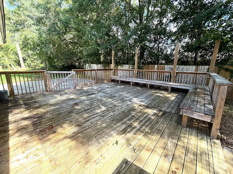 817 Robin Hood Trl — Photo 26
