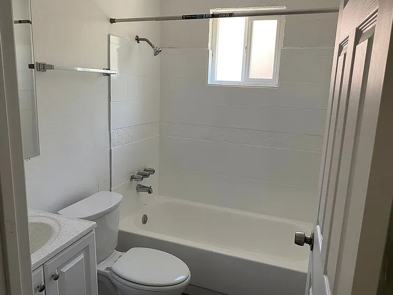 2420 W Glenrosa Ave — Photo 15