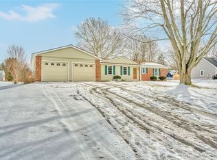 193 Hawthorne Cir, Farmington, NY 14425
