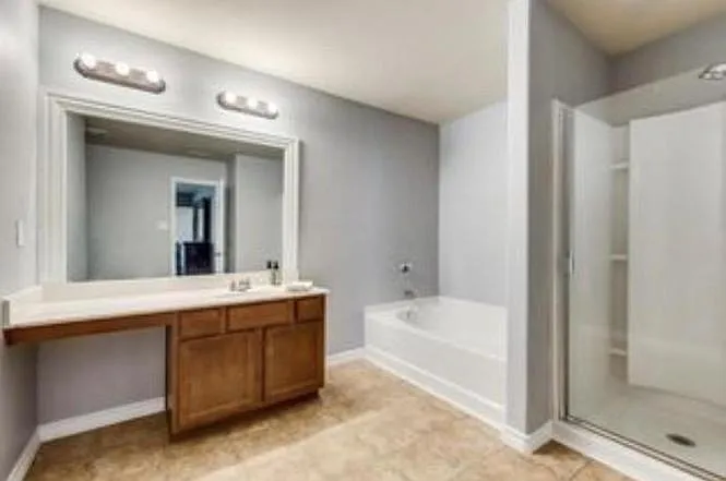 Master Bath with Shower and Bath Tub