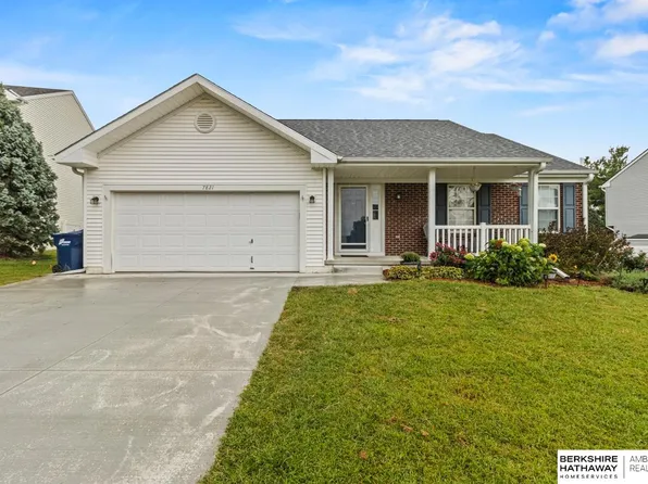 7821 S 98th St, La Vista, NE 68128