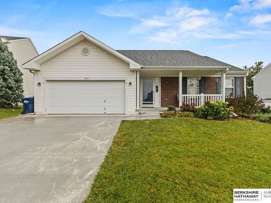 7821 S 98th St, La Vista, NE 68128
