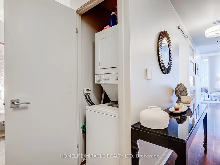 81 Navy Wharf Ct #201 — Photo 28
