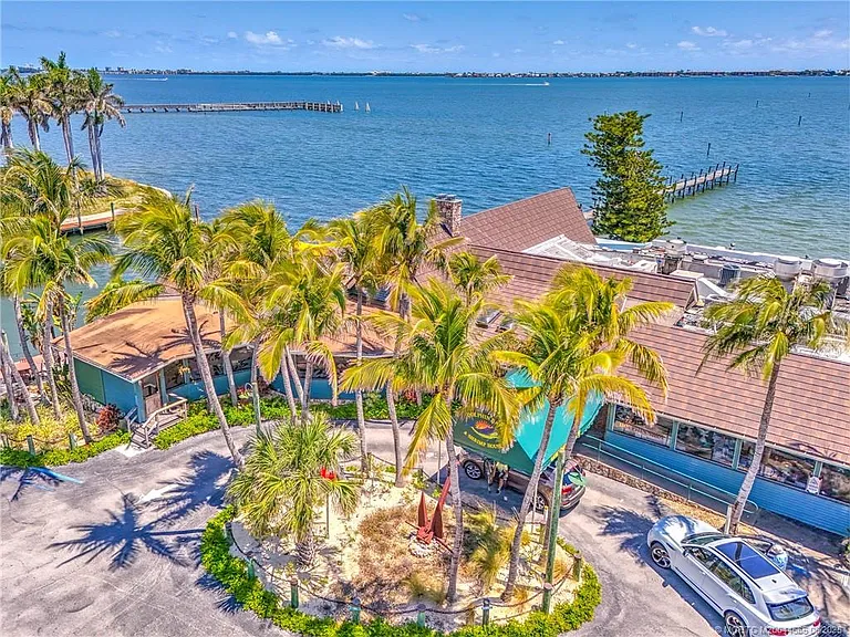1528 NE Outrigger Landings Dr #208 — Photo 78