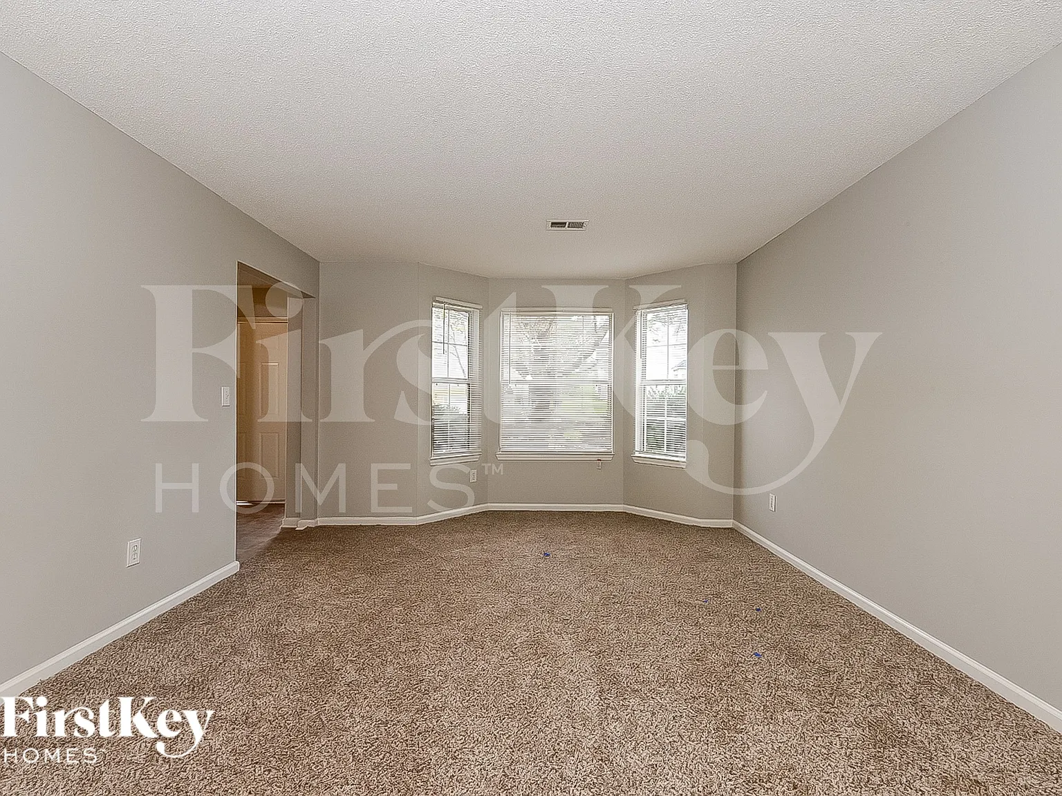 4 bed, 2.5 bath, 2482 sqft, $1,995 — Photo 2