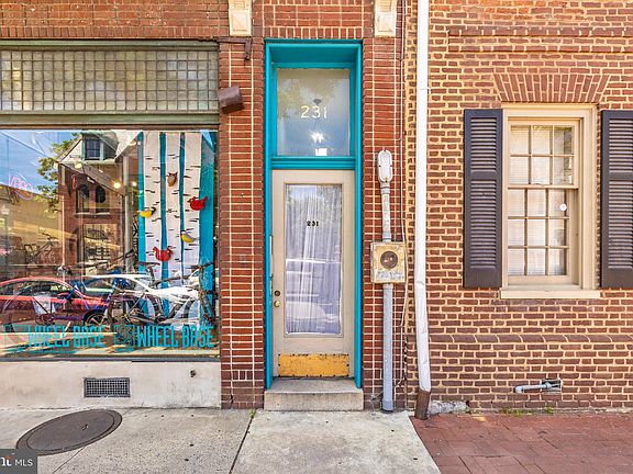 3rd image of 231 N Market St #3