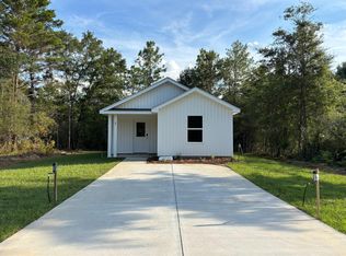 27 W Crocus Ave, Defuniak Springs, FL 32433