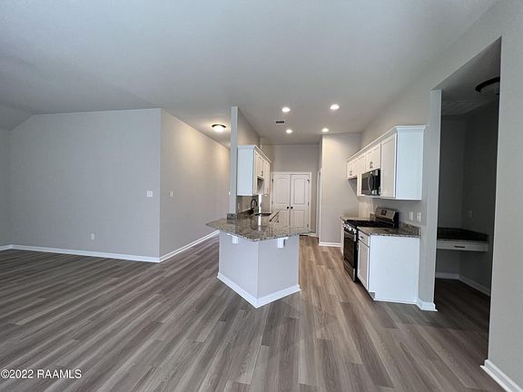 4th image of 304 Tall Meadows Ln
