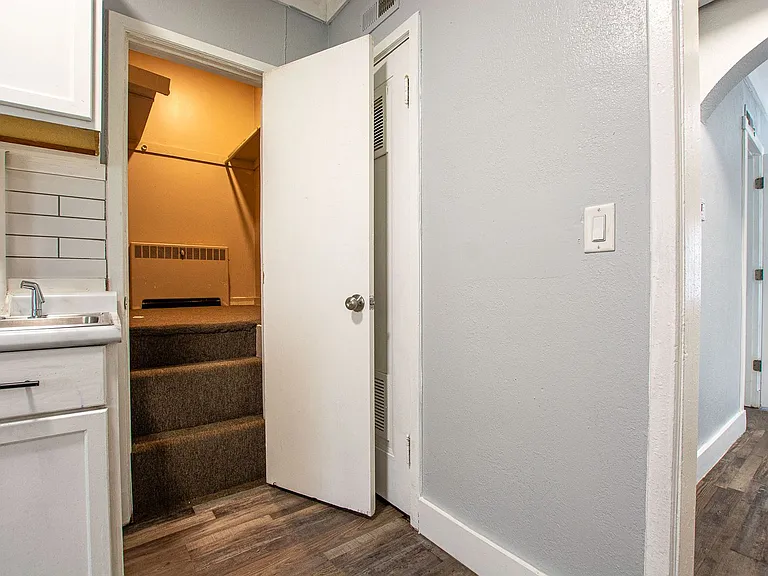 2523 Ames Ave — Photo 6