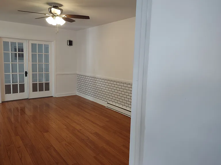 402 N Main St — Photo 12
