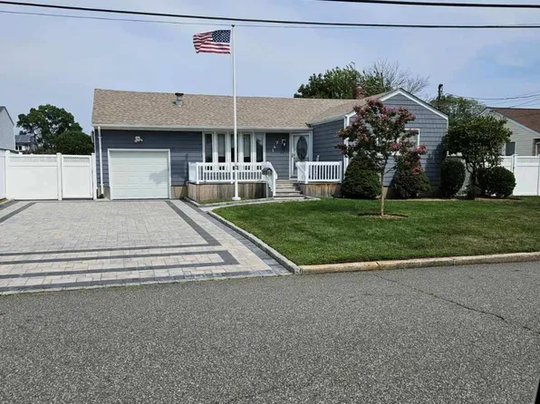 147 W 11th Street, Deer Park, NY 11729