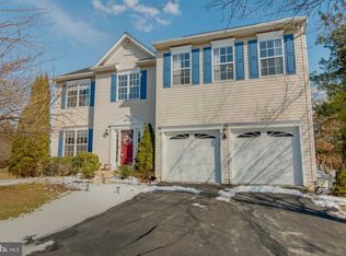 19204 Jamestown Dr, Hagerstown, MD 21742