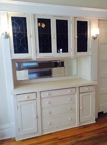 Lower unit hutch