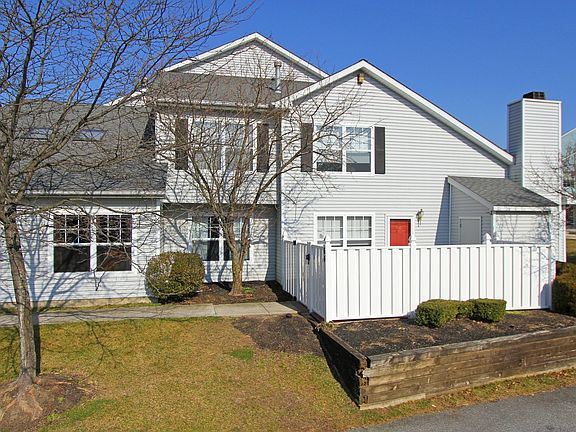 For Rent: 64 Ginger Drive, Thorofare, NJ 08086