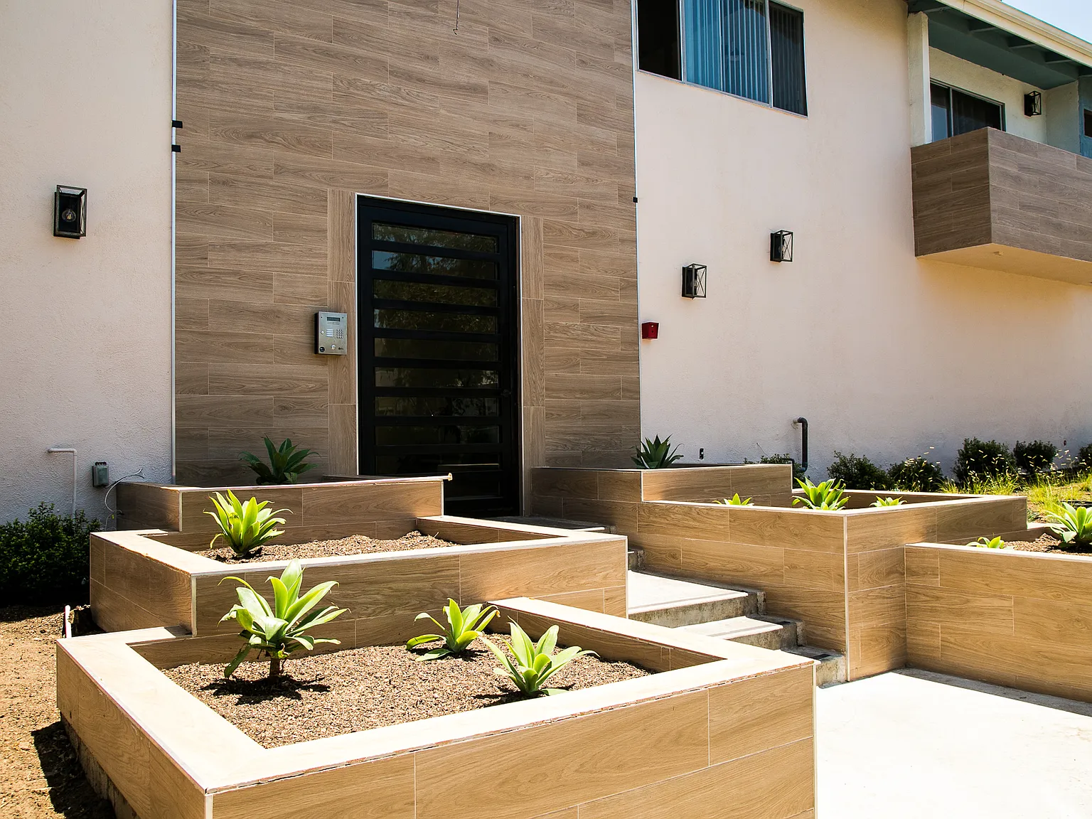 Raymond Ave — Photo 2