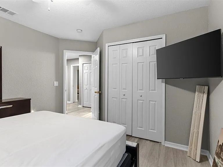 215 Gleneagles Dr — Photo 24
