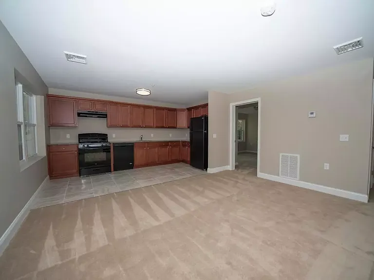 28 Lake St #211 — Photo 4