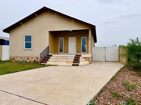 3rd image of 709 Palo De Rosa Loop