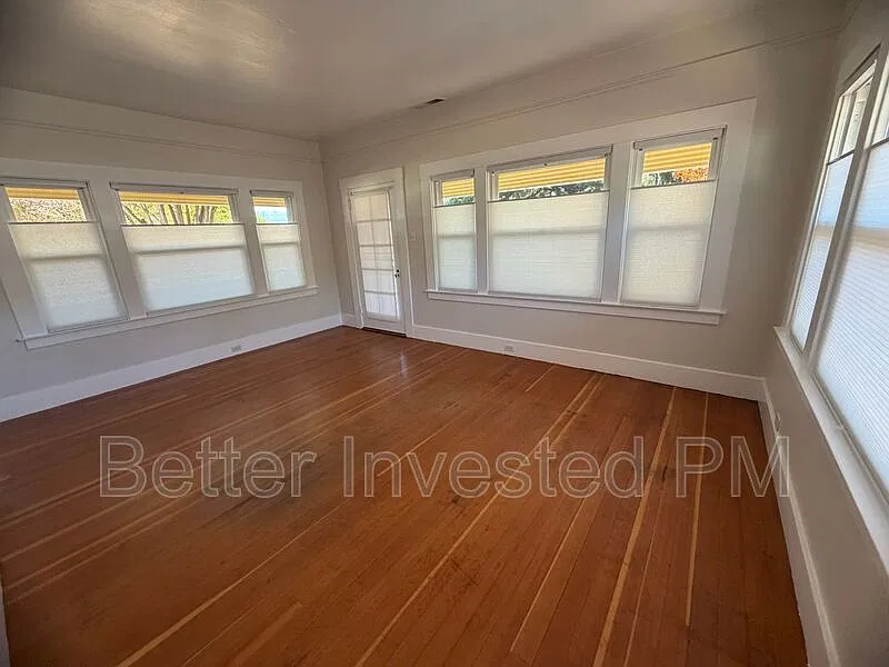 3 bed, 2.0 bath, 1800 sqft, $2,800 — Photo 4