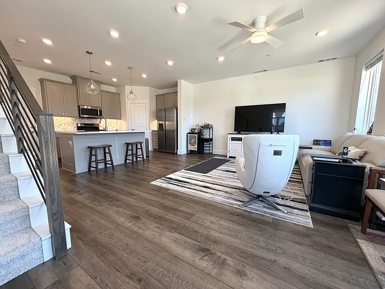 760 Cavitt Ct — Photo 2